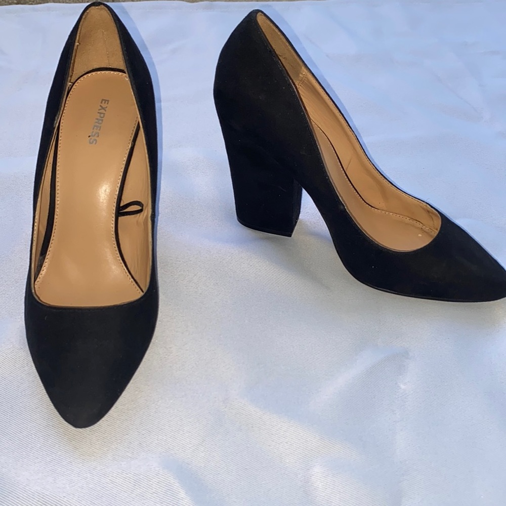 Black Express pumps